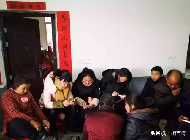 年過完了,我們離婚吧!丈夫翻看妻子的朋友圈,才得知離婚的真相