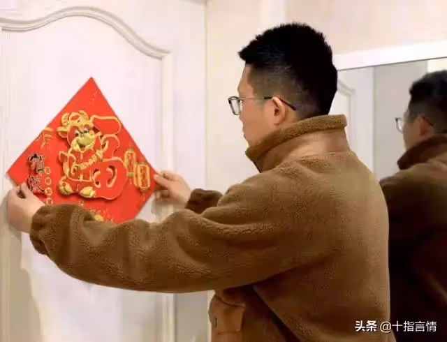 過年家族群發紅包,被婆家人「綁架」,發了三百後拉著丈夫退了群