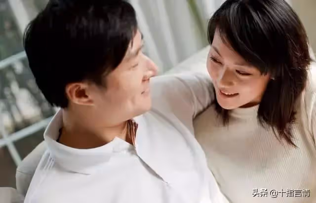 過年家族群發紅包,被婆家人「綁架」,發了三百後拉著丈夫退了群