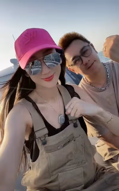 陳浩民包遊艇出海!蔣麗莎戴31萬手鐲渾身珠寶,好身材不像4娃媽
