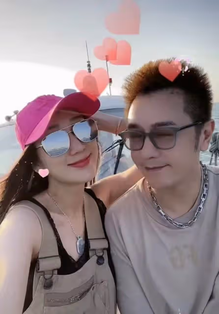 陳浩民包遊艇出海!蔣麗莎戴31萬手鐲渾身珠寶,好身材不像4娃媽