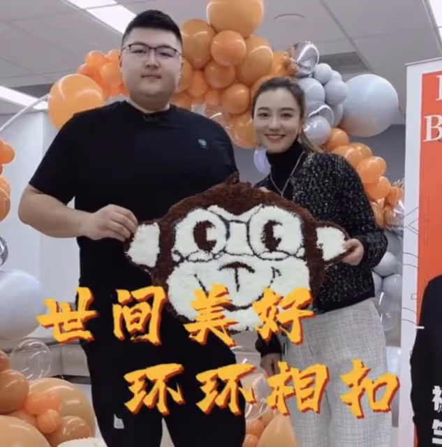 官宣領證!千萬級網紅「猴哥」登記結婚,女方曾多次暗中表達愛意