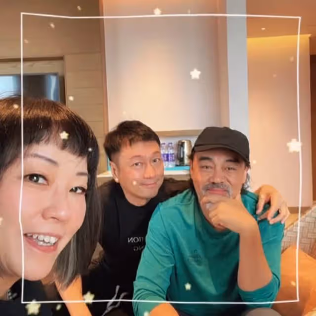 劉青雲夫婦現身菜市場,身家上億打扮樸素,結婚24年無兒女仍恩愛