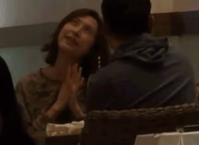 劉青雲夫婦現身菜市場,身家上億打扮樸素,結婚24年無兒女仍恩愛