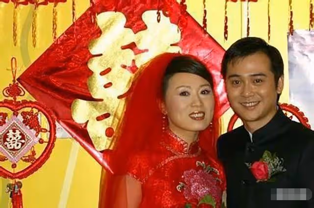 黃梅戲女神罕聚首!59歲吳瓊又蹦又跳如少女,57歲袁玫素顏似凍齡