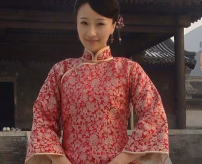 35歲女星出意外臉上縫9針!稱親手斷送演藝生涯,估計要退圈了