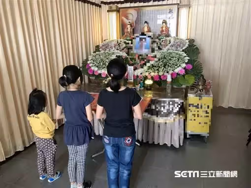 母親節前媽媽走了!3姐妹沒錢辦後事「暖心裡長幫籌10萬」當天「一大群飛蛾包圍」他笑:不用道謝