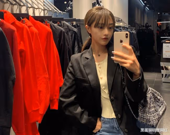 圈內主播評價辛巴簽約娜美，嘲諷其「乘人之危」，網友：商人逐利