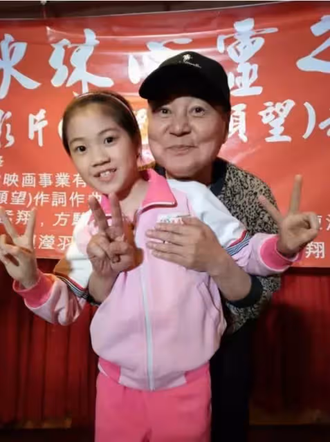 《天天開心》方駿二婚妻離世6年！全心陪伴孩子「餘生不婚」，甘願奶爸「撐起一片天」，14歲愛女「滿臉寵溺」：跟媽媽很像