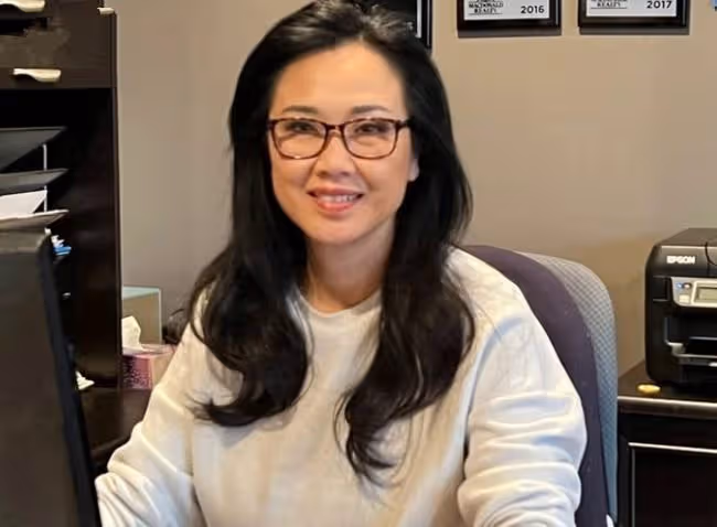 59歲港姐移民國外近況,轉行做房地產經紀業績好,嫁洋老公太幸福