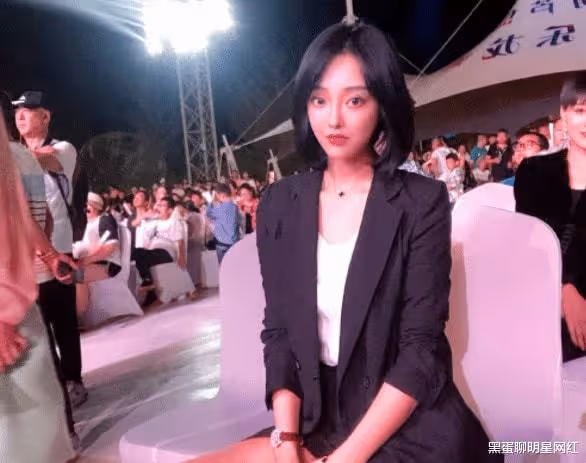 圈內主播評價辛巴簽約娜美，嘲諷其「乘人之危」，網友：商人逐利