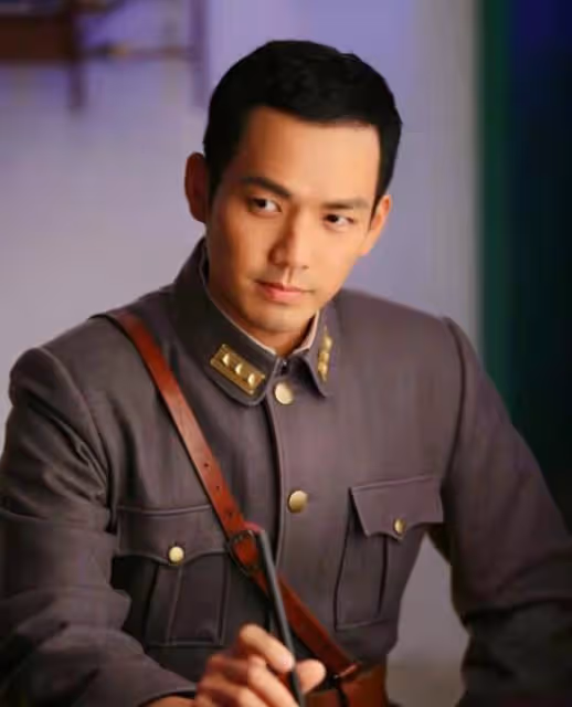 穿軍裝帥出天際的男星,哪些人穿出了味道?陳偉霆、胡歌在列
