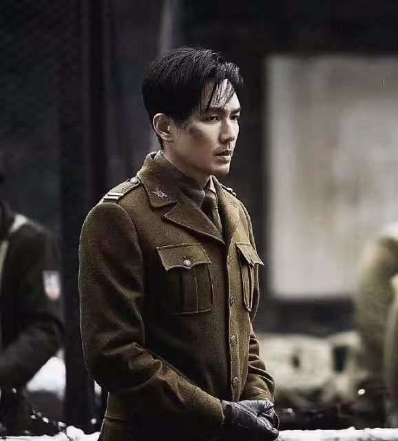 穿軍裝帥出天際的男星,哪些人穿出了味道?陳偉霆、胡歌在列