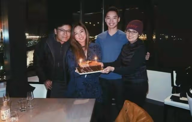 身材火辣!香港知名男星愛女大曬半裸照,不介意反而支持女兒性感