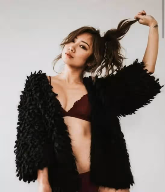 身材火辣！香港知名男星愛女大曬半裸照，不介意反而支持女兒性感