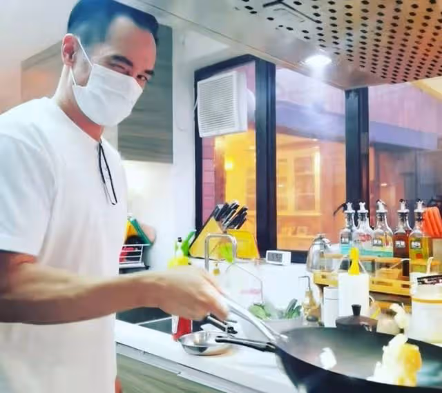 防疫意識強!TVB視帝為保護家人戴倆口罩近24小時,網友贊好男人