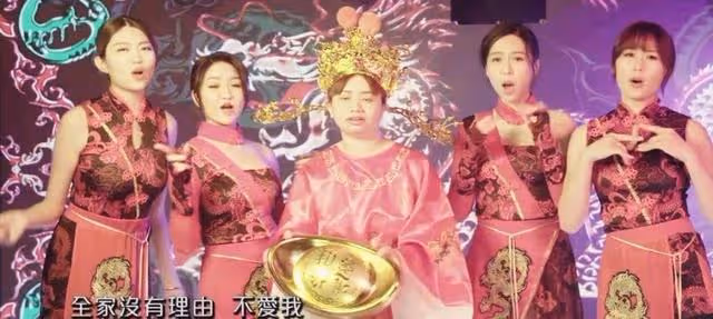 37歲「亞視一姐」薛影儀不戴口罩遭路人追拍,盛怒下多次出腳踢人