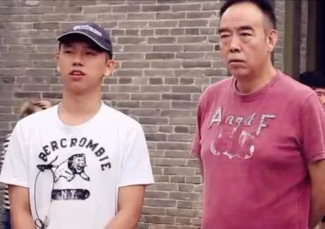 同父異母的星二代,媽媽美貌的高低,往往決定了孩子顏值的上限