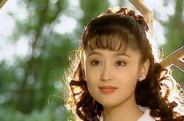 同父異母的星二代,媽媽美貌的高低,往往決定了孩子顏值的上限