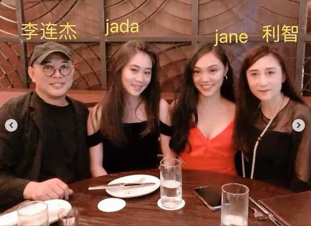同父異母的星二代,媽媽美貌的高低,往往決定了孩子顏值的上限