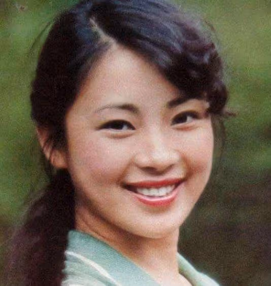 同父異母的星二代,媽媽美貌的高低,往往決定了孩子顏值的上限