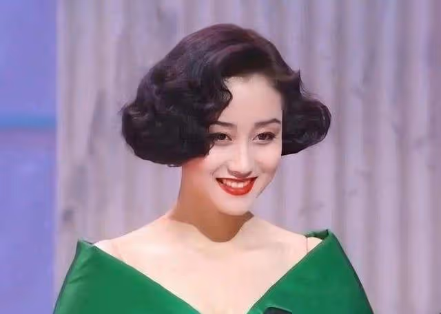同父異母的星二代,媽媽美貌的高低,往往決定了孩子顏值的上限