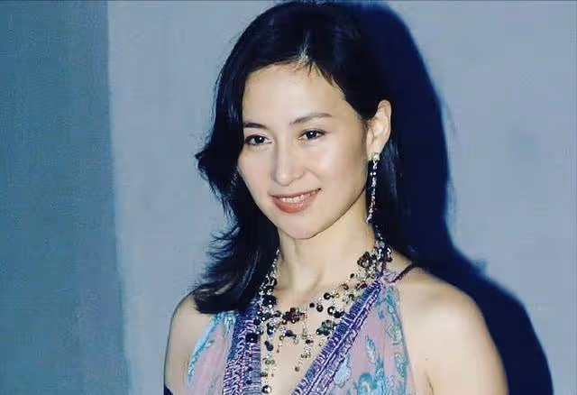 同父異母的星二代，媽媽美貌的高低，往往決定了孩子顏值的上限