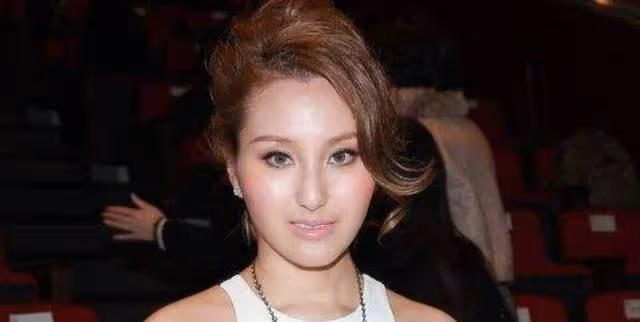 同父異母的星二代，媽媽美貌的高低，往往決定了孩子顏值的上限