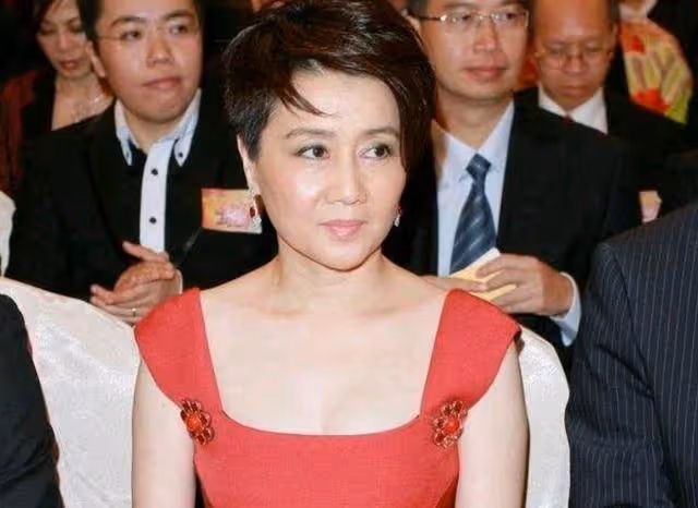同父異母的星二代，媽媽美貌的高低，往往決定了孩子顏值的上限