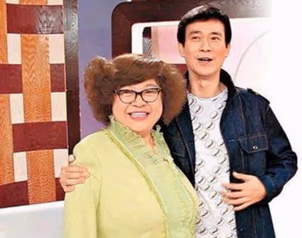 同父異母的星二代,媽媽美貌的高低,往往決定了孩子顏值的上限