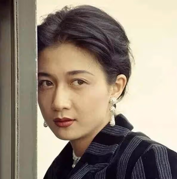 同父異母的星二代,媽媽美貌的高低,往往決定了孩子顏值的上限