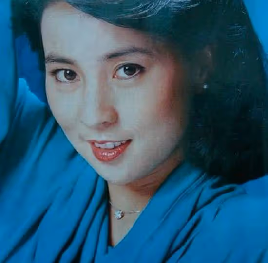 同父異母的星二代,媽媽美貌的高低,往往決定了孩子顏值的上限