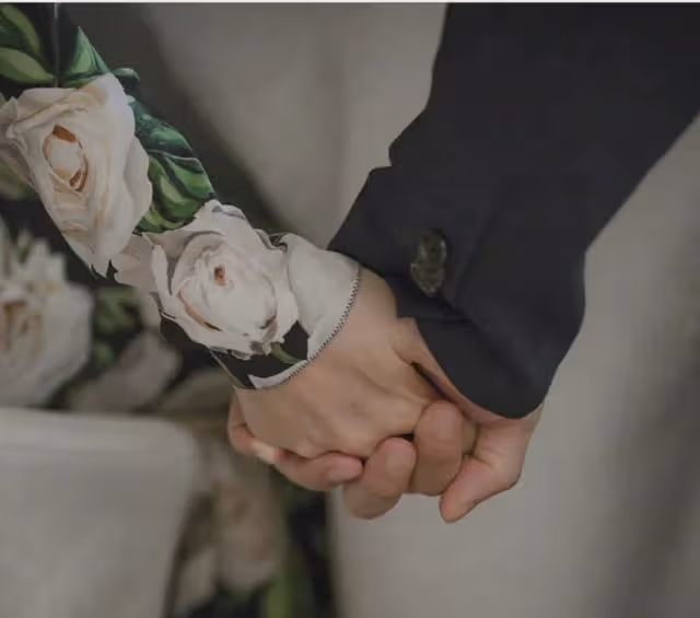 玄彬孫藝珍官宣結婚,浪漫牽手照太美,粉絲紛紛留言!
