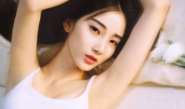 遇見他後我常做春夢,夢裡他氣息噴在我的脖頸痒痒的,我無法拒絕