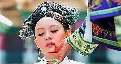 同樣是演戲時被扇巴掌，花千骨甄嬛都不如他慘