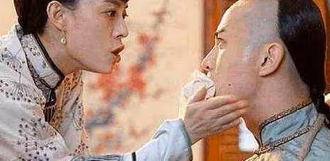 同樣是演戲時被扇巴掌，花千骨甄嬛都不如他慘