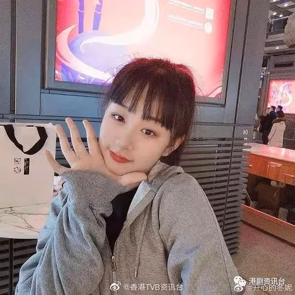 吳啟華13歲女兒近照曝光 吳熙兒被網民封氣質美少女