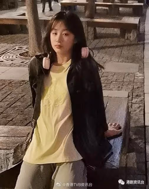吳啟華13歲女兒近照曝光 吳熙兒被網民封氣質美少女