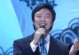 一件袈裟上千萬,戴勞力士,跟尼姑打架,費玉清的師太姐姐太荒唐