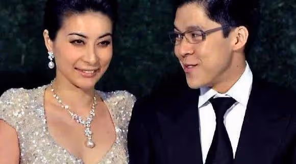 看郭晶晶回娘家,才知霍啟剛為何只寵她一人!難怪豪門千金都不娶