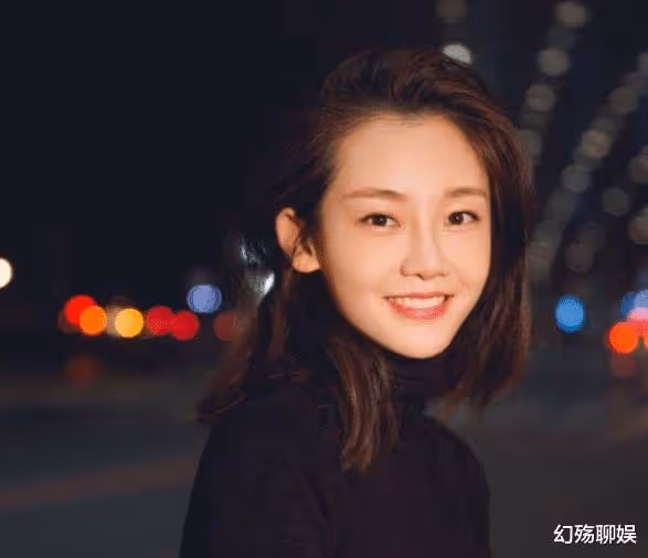 慶功宴被馮小剛威逼獻舞，新婚後鄭愷出沒夜店，苗苗真的幸福嗎？