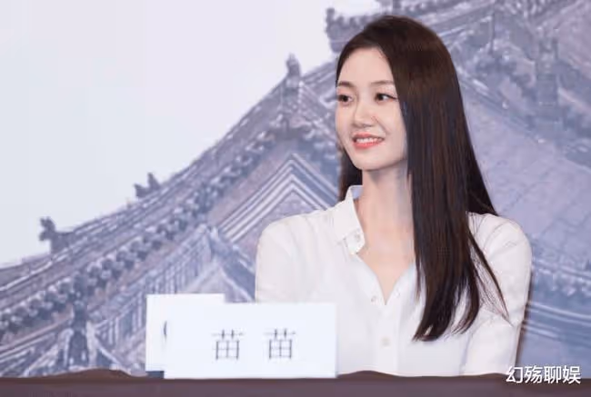 慶功宴被馮小剛威逼獻舞，新婚後鄭愷出沒夜店，苗苗真的幸福嗎？