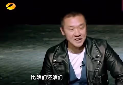 戲骨黃志忠惹爭議,拍戲只拍正臉背影都用替身,獲3人服務排場大