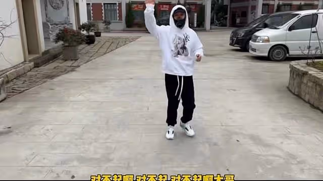 黃曉明晨跑遇風波,助理撞倒欄杆惹保安怒斥,霸總低頭道歉求諒解