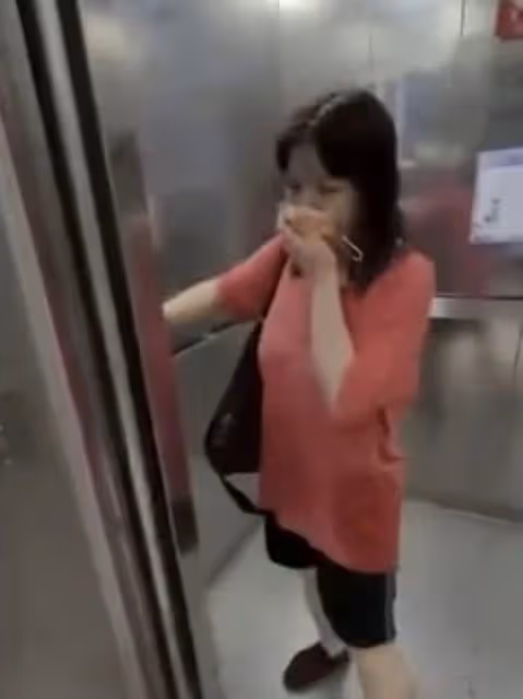 亞視一姐長期外出不戴口罩,被偷拍後怒踹鄰居,公司道歉讓其息影