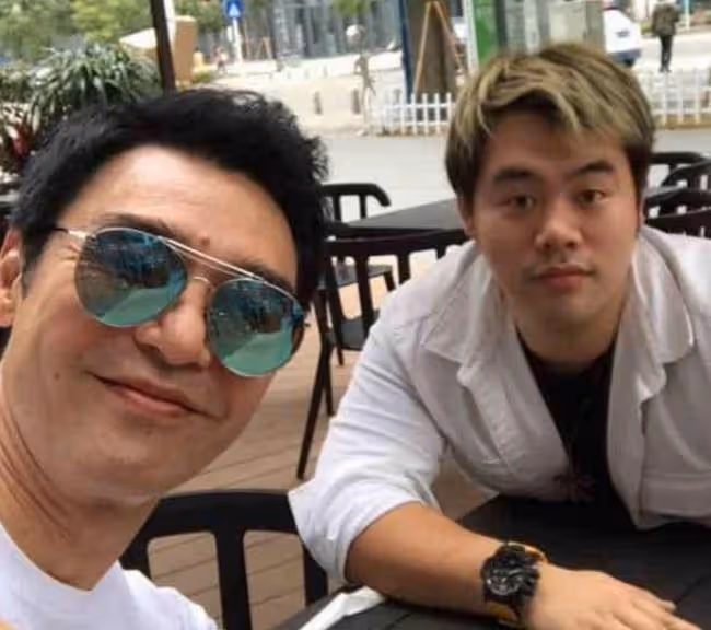 鍾鎮濤32歲兒子減肥成功,顏值提升像極了章小蕙,還迎來了愛情