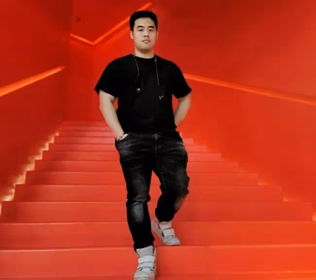 鍾鎮濤32歲兒子減肥成功,顏值提升像極了章小蕙,還迎來了愛情