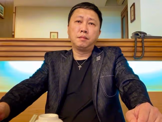 53歲男星與小20歲美女相戀,想送房子給對方!曾揚言要追回前妻