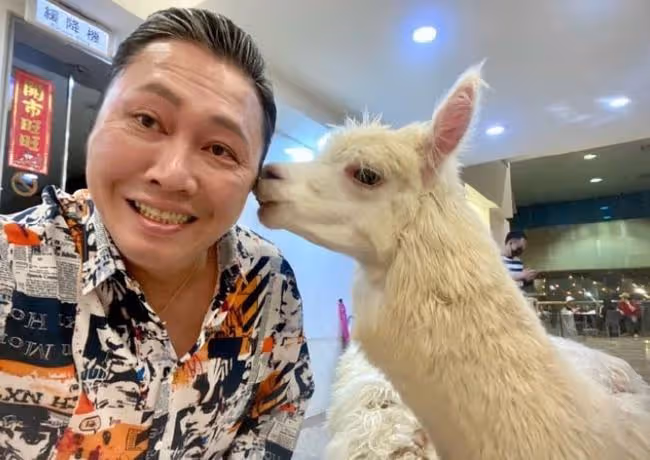 53歲男星與小20歲美女相戀,想送房子給對方!曾揚言要追回前妻