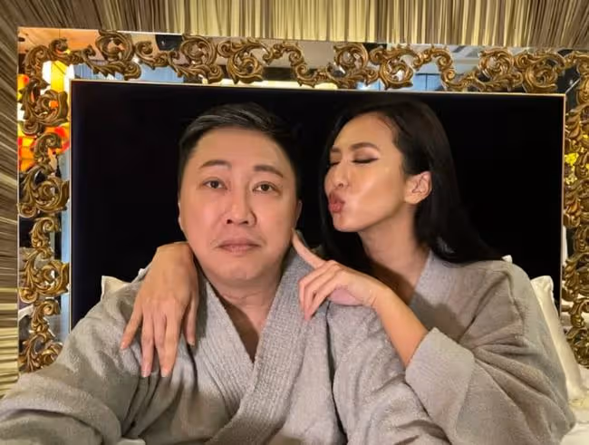 53歲男星與小20歲美女相戀,想送房子給對方!曾揚言要追回前妻